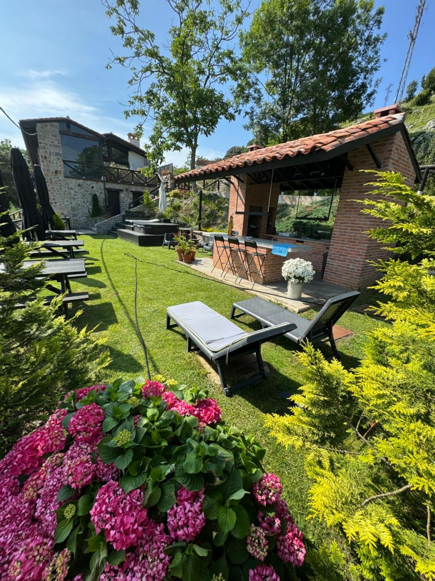 Apartamentos Picabel Onís Zewnętrze zdjęcie